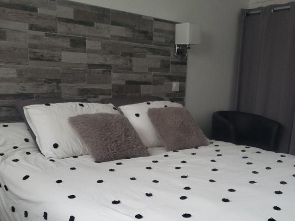 Cale 32 - Chambres d'hôtes : photo 7 de la chambre chambre double avec salle de bains privative