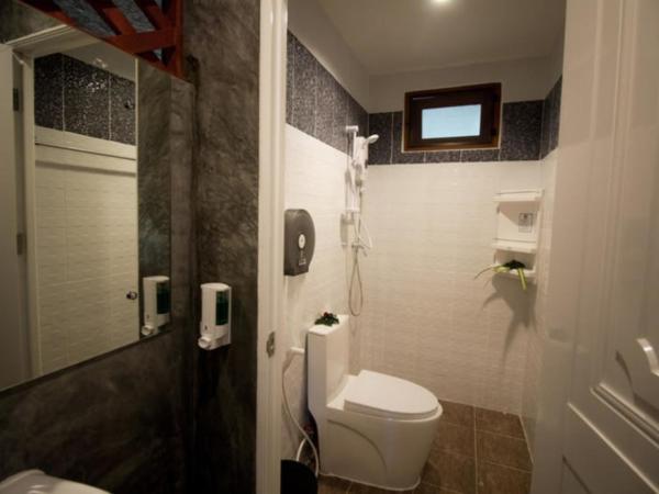 Blanco Hostel Lanta : photo 3 de la chambre lit dans dortoir mixte de 8 lits 