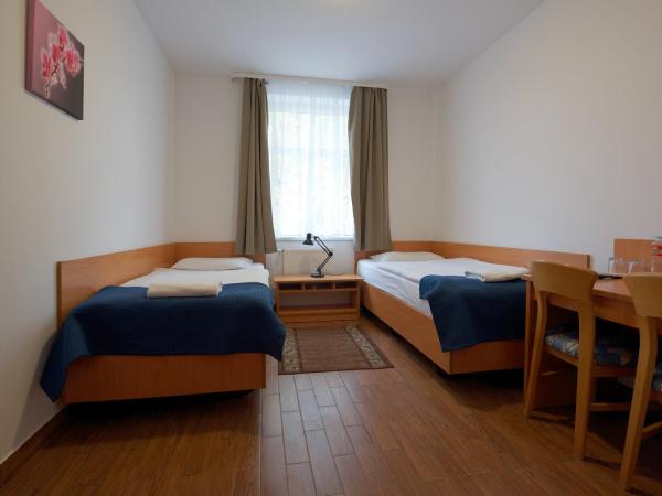 Hotel Miramar : photo 1 de la chambre chambre lits jumeaux