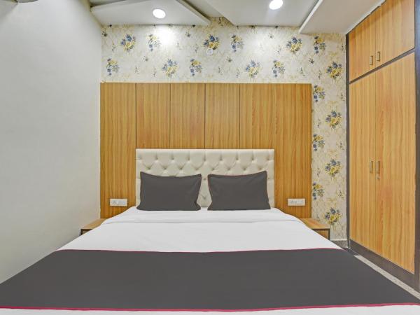 Super Collection O Hotel Greenleaf : photo 10 de la chambre chambre triple deluxe