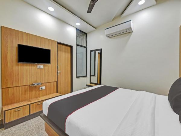 Super Collection O Hotel Greenleaf : photo 7 de la chambre chambre triple deluxe