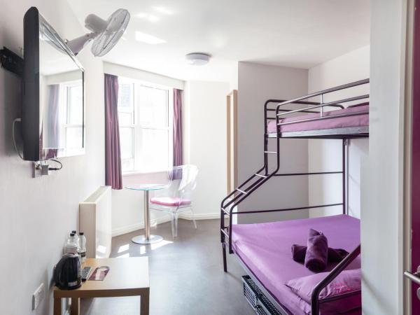 Safestay London Elephant & Castle : photo 1 de la chambre chambre triple avec salle de bains privative