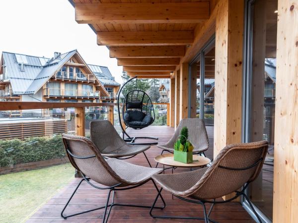 APARTHOTEL ROYAL RESORT SPA Zakopane : photo 5 de la chambre two bedroom apartment forrest in the fog