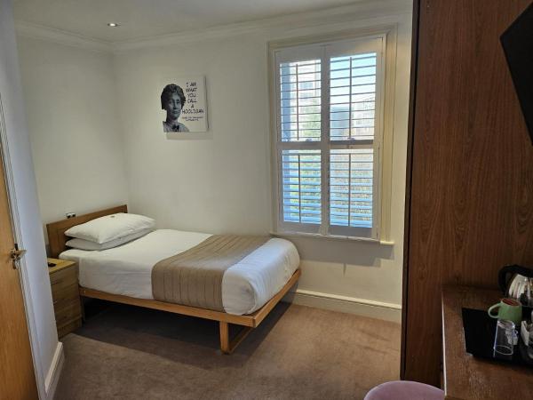 Hotel 63 : photo 3 de la chambre chambre simple standard avec douche