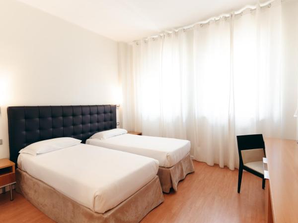 Hotel Excelsior Bari : photo 6 de la chambre chambre lits jumeaux