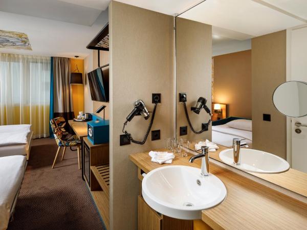 Swiss Chocolate by Fassbind Lausanne : photo 3 de la chambre chambre triple affaires