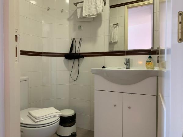 Discovery Apartment Expo : photo 4 de la chambre chambre double avec salle de bains privative