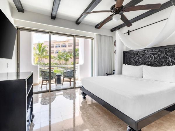 Hilton Vacation Club Cabo Azul Los Cabos : photo 9 de la chambre suite 1 chambre lit king-size ninos avec balcon - vue sur piscine