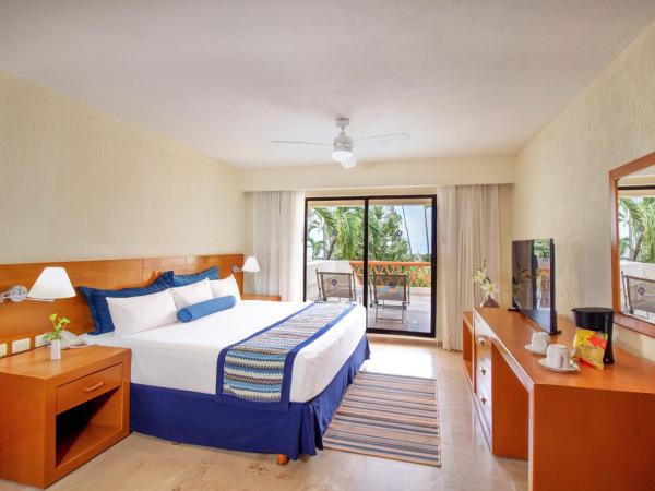 Plaza Pelicanos Grand Beach Resort All Inclusive : photo 6 de la chambre chambre lit king-size