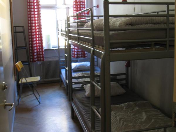 Castanea Old Town Hostel : photo 1 de la chambre lit dans dortoir mixte de 4 lits