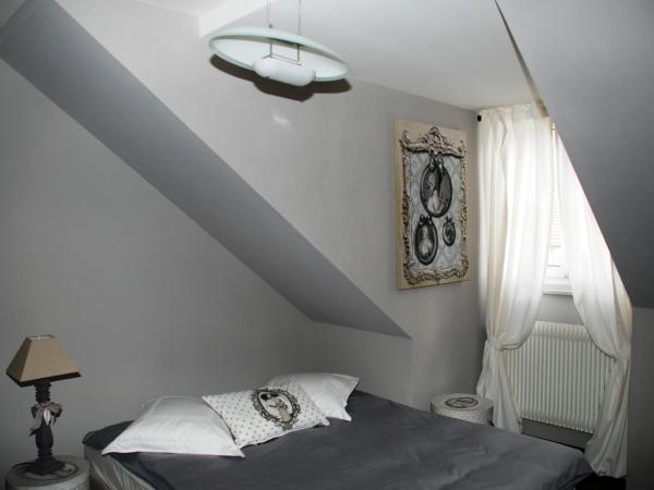 Hostellerie de Genève : photo 10 de la chambre chambre double ou lits jumeaux