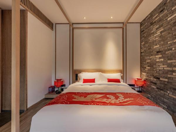Shenzhen OCT Gankeng Ancient Town Phoenix Hakka Hotel : photo 2 de la chambre chambre lit queen-size deluxe