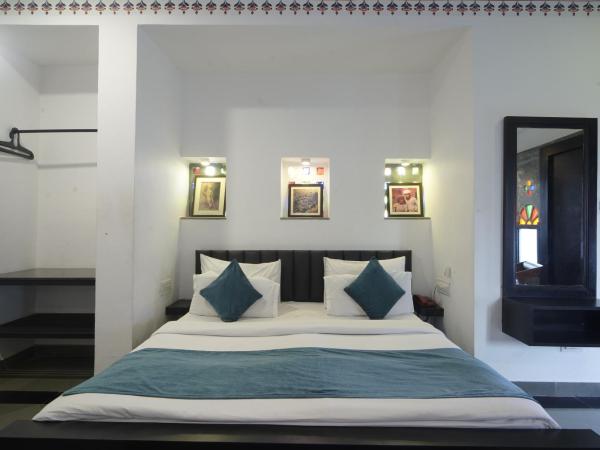 Hotel Banjara Retreat : photo 7 de la chambre suite lit king-size avec balcon