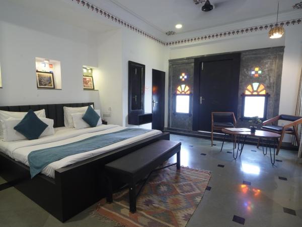Hotel Banjara Retreat : photo 8 de la chambre suite lit king-size avec balcon
