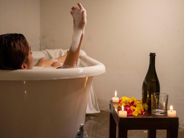 Aranya by Stories : photo 9 de la chambre vayu luxury suite with bathtub