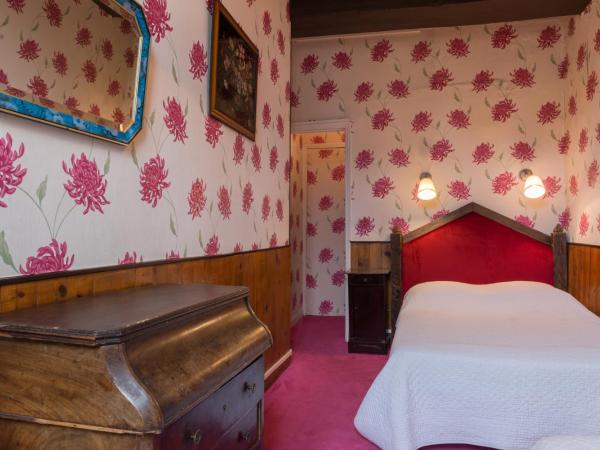 Hotel Esmeralda : photo 1 de la chambre chambre triple - vue sur notre-dame