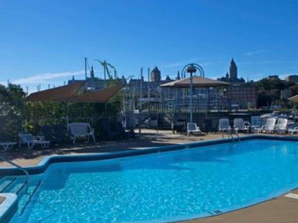 Marina Port de Québec 1 - Maison flottante : photo 3 de la chambre mobile home