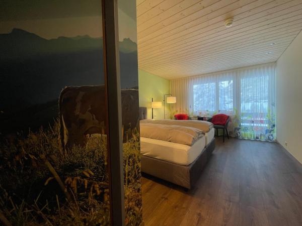 Ferien- und Familienhotel Alpina Adelboden : photo 3 de la chambre chambre double deluxe avec balcon