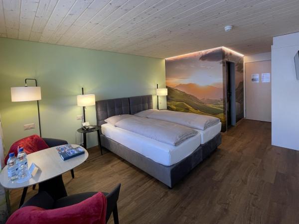 Ferien- und Familienhotel Alpina Adelboden : photo 7 de la chambre chambre double deluxe avec balcon