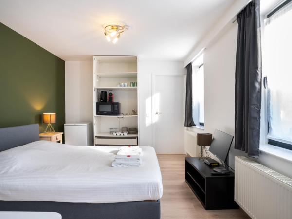 General Sixty-Seven by Romy&Travis : photo 4 de la chambre chambre double avec salle de bains privative