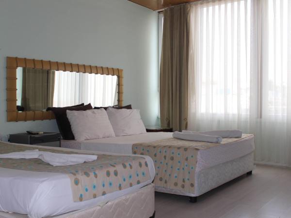 Apart Hotel Gvar : photo 1 de la chambre chambre triple avec salle de bains