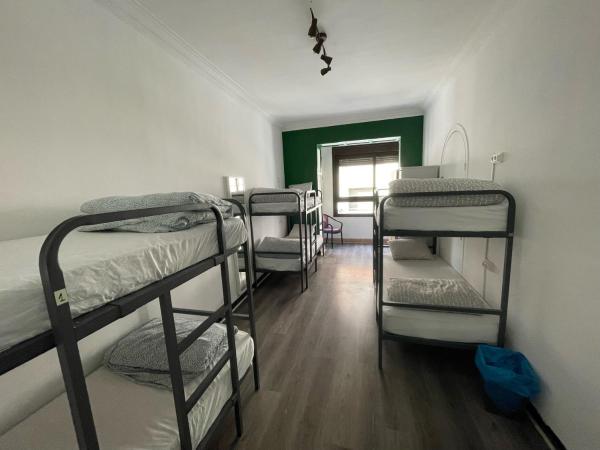 Tarragona Hostel : photo 1 de la chambre lit simple dans dortoir à 6 lits