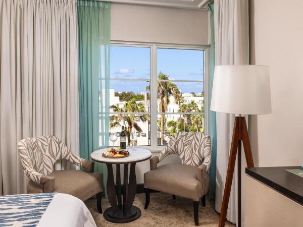 The Palms Hotel & Spa : photo 4 de la chambre hébergement standard avec 1 lit king-size