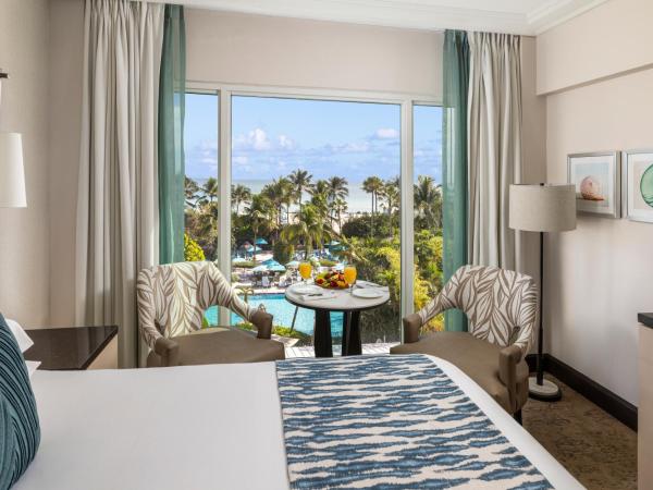 The Palms Hotel & Spa : photo 5 de la chambre hébergement avec 1 lit king-size - vue sur océan