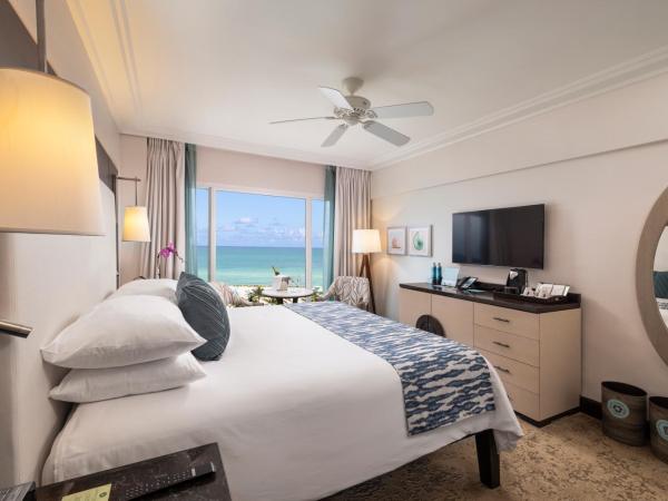 The Palms Hotel & Spa : photo 2 de la chambre hébergement avec 1 lit king-size - vue sur océan