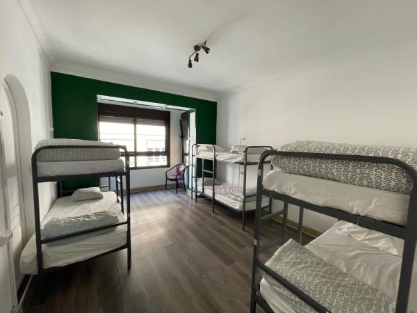Tarragona Hostel : photo 2 de la chambre lit simple dans dortoir à 6 lits
