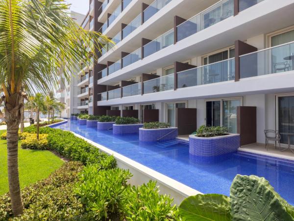 Royalton Splash Riviera Cancun, An Autograph Collection All-Inclusive Resort : photo 7 de la chambre suite junior de luxe diamond club avec accès direct piscine