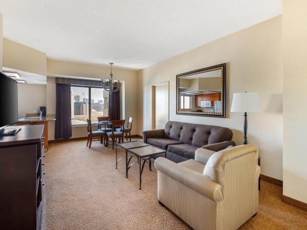 Hilton Vacation Club Polo Towers Las Vegas : photo 1 de la chambre suite 1 chambre lit king-size avec baignoire adaptée aux personnes à mobilité réduite