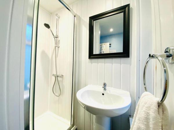 Blackpool - Seaside : photo 4 de la chambre chambre double avec salle de bains privative