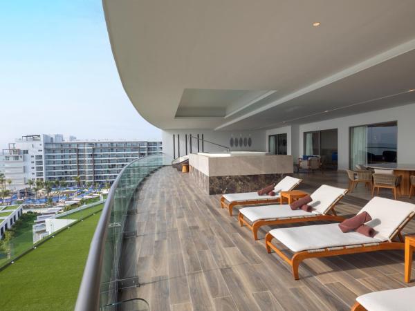 Royalton Splash Riviera Cancun, An Autograph Collection All-Inclusive Resort : photo 1 de la chambre suite 2 chambres chairman diamond club de luxe - côté océan