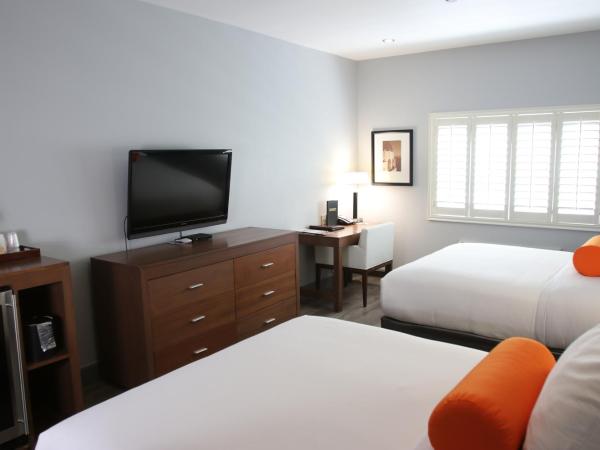 BLVD Hotel & Studios- Walking Distance to Universal Studios Hollywood : photo 1 de la chambre chambre avec 2 grands lits queen-size 