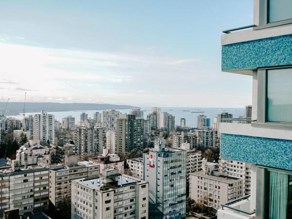 Blue Horizon Hotel : photo 5 de la chambre hébergement lit queen-size avec balcon - vue sur eau