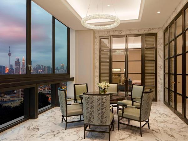 The St. Regis Kuala Lumpur : photo 7 de la chambre royal king suite with lake gardens view