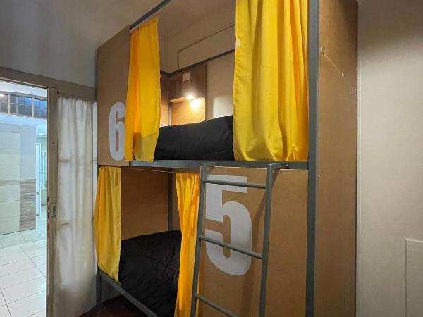 Mora Hostel : photo 2 de la chambre lit dans dortoir mixte de 6 lits