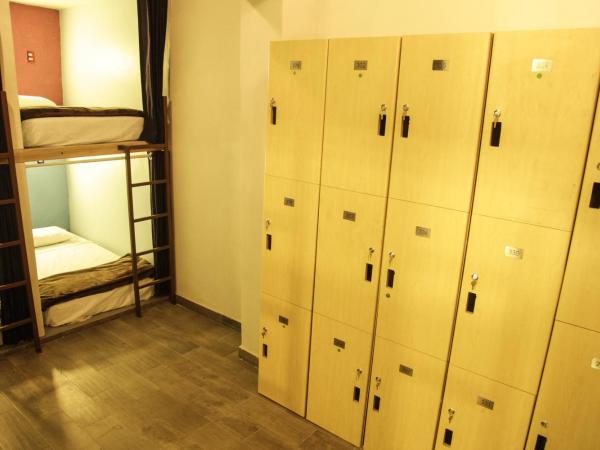 Capsule Hostel : photo 7 de la chambre lit simple dans dortoir mixte