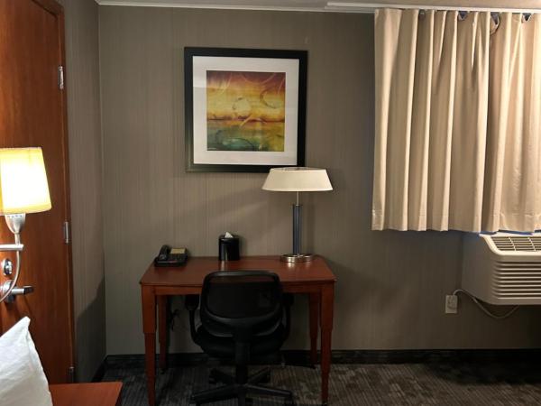 Country Inn & Suites by Radisson, Delta Park North Portland : photo 8 de la chambre chambre lit queen-size