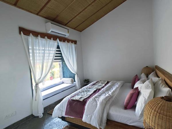 GiriSadan Organic Farm Retreat & Botanical Forest : photo 5 de la chambre chambre double - vue sur jardin