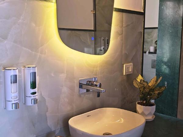 GiriSadan Organic Farm Retreat & Botanical Forest : photo 8 de la chambre chambre double - vue sur jardin