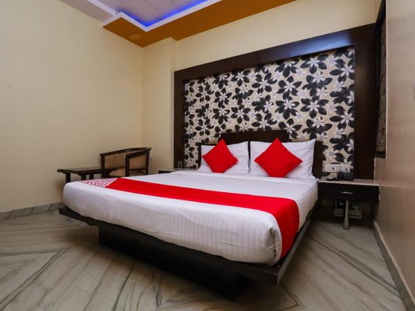 Super OYO Hotel J P Inn Near Patel Nagar Metro Station : photo 2 de la chambre chambre triple classique