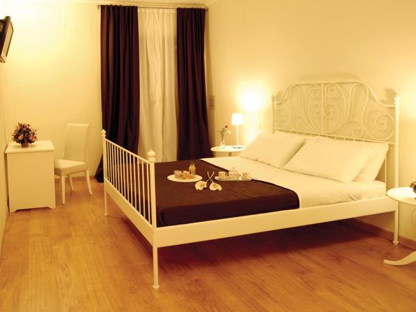 Bella Cagliari B&B : photo 1 de la chambre chambre double avec salle de bains privative extérieure