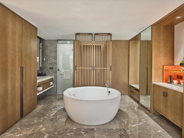 Crowne Plaza Chengdu Wuhou, an IHG Hotel : photo 3 de la chambre suite junior lit king-size