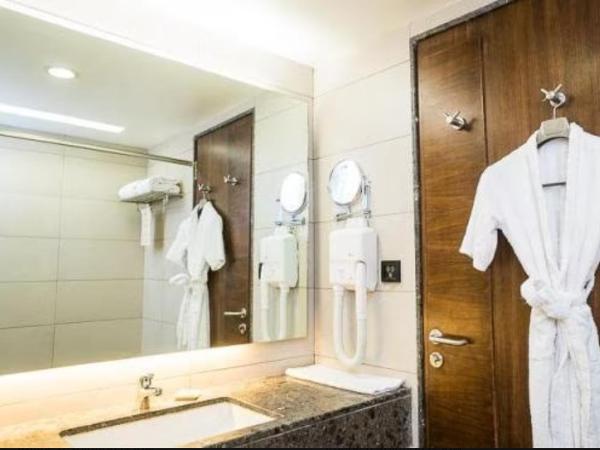 Hotel Suba International Sahar Road Mumbai : photo 6 de la chambre deluxe room (10% discount on laundry)