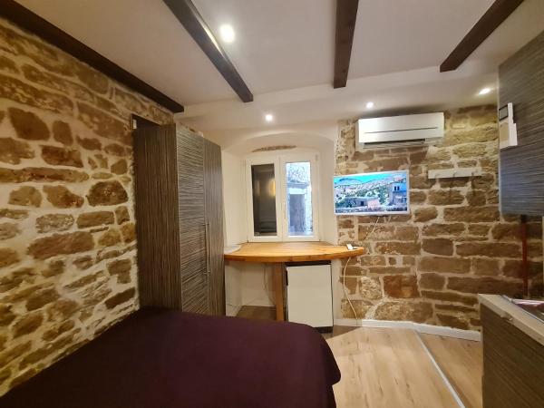 Rooms & Studio Apartments Šibenik : photo 5 de la chambre studio stone