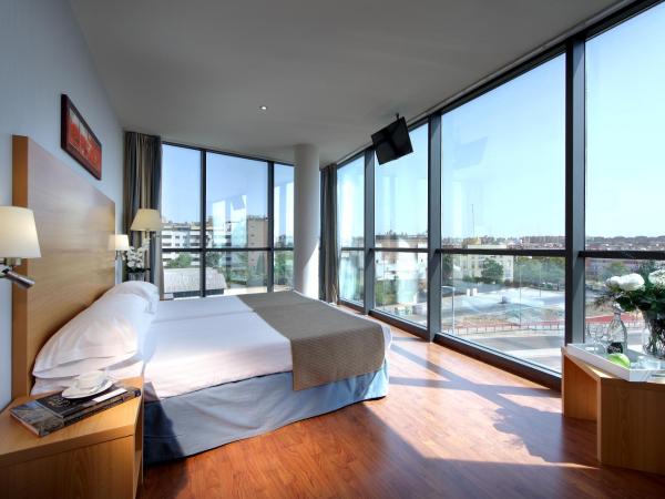 Exe Sevilla Palmera : photo 2 de la chambre chambre quadruple