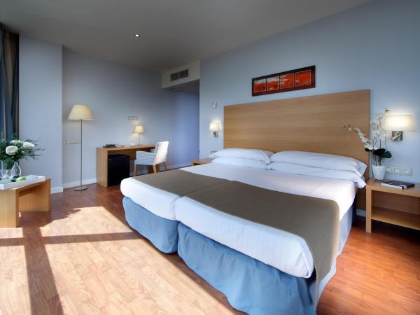 Exe Sevilla Palmera : photo 3 de la chambre chambre quadruple