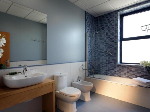 Exe Sevilla Palmera : photo 1 de la chambre chambre quadruple